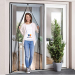 Magnetic mosquito net door with self closing centre