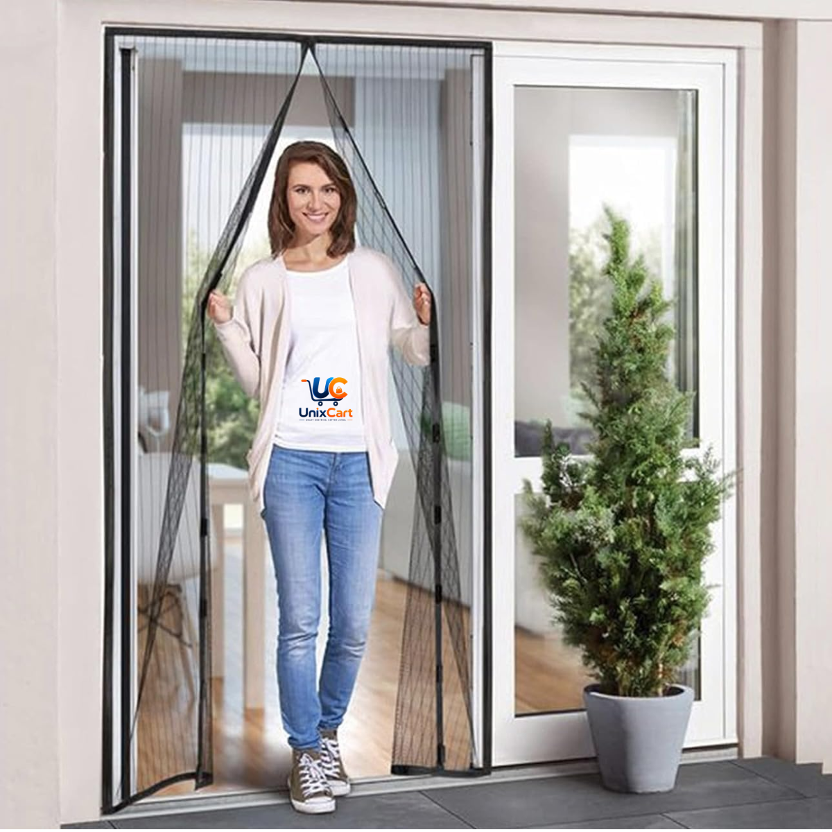 Magnetic mosquito net door with self closing centre